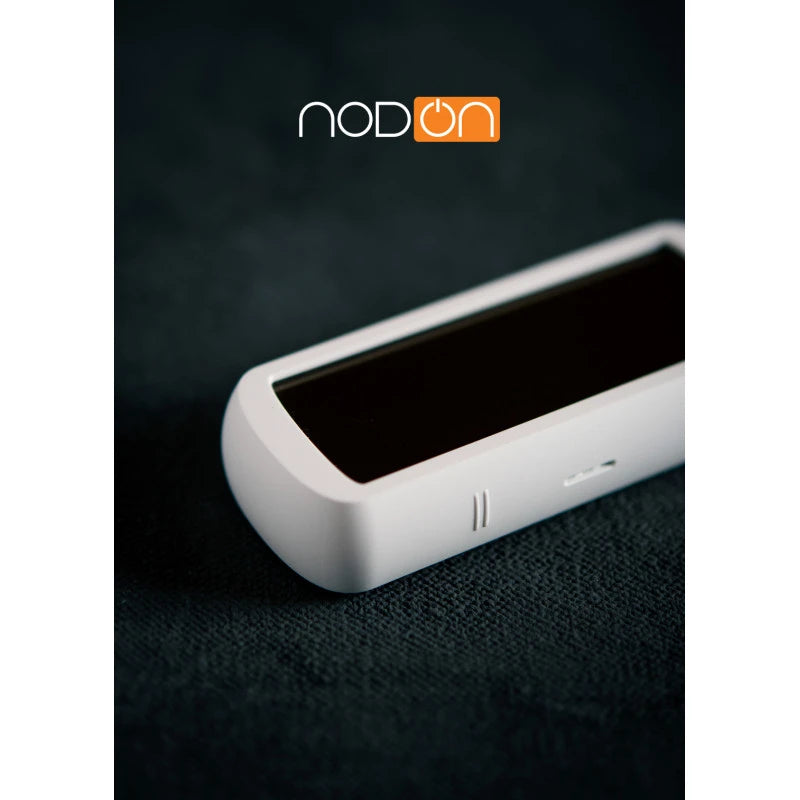 NodOn - Zigbee temperature and humidity sensor + Solar panel STPH-4-1-00