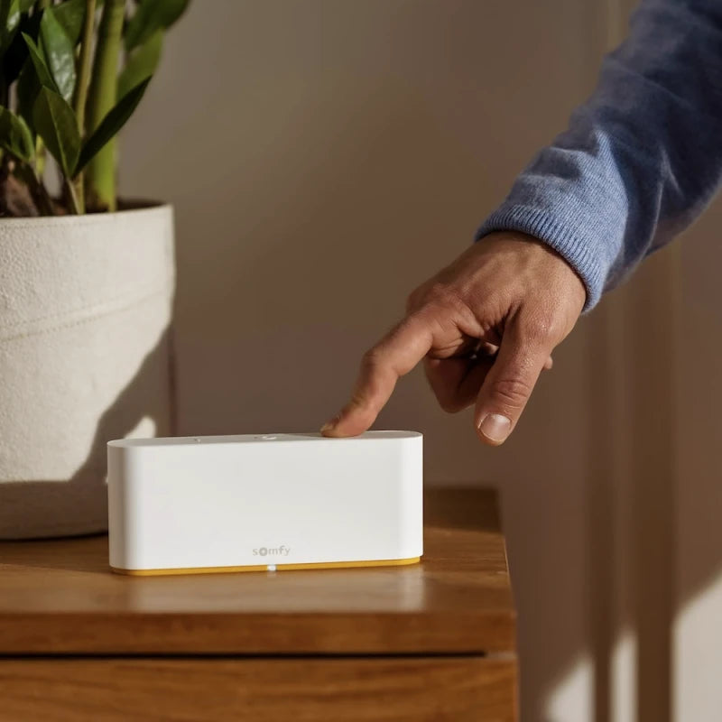 Somfy - Zigbee RTS- ja IO-älykeskus Somfy Tahoma Switch